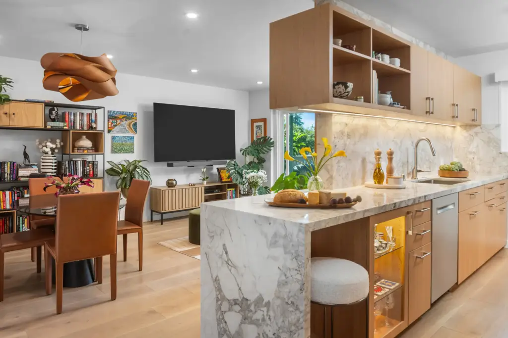 Reed Condo by Valeria Mesples Architecture